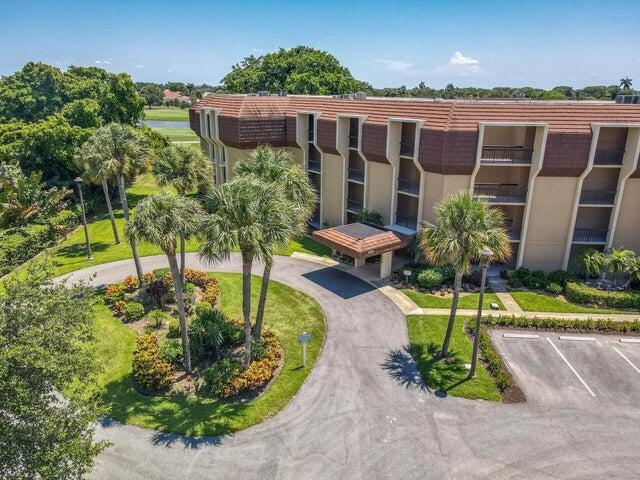 Foto del edificio - 5350 Woodland Lakes Dr