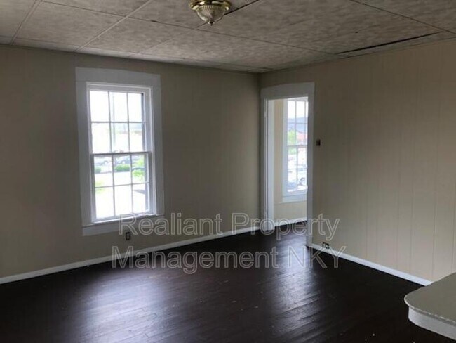 Building Photo - 10 Martin St