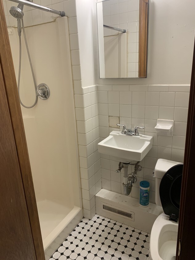 Primary Photo - 47A N Margin St