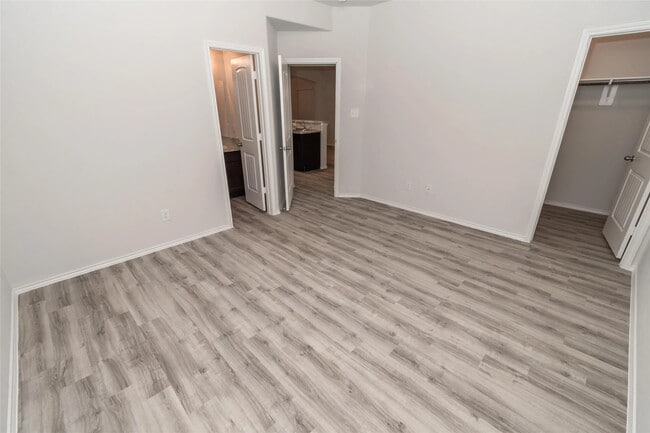 Building Photo - 8722 Lar Ree Oaks Cir