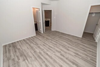 Building Photo - 8722 Lar Ree Oaks Cir