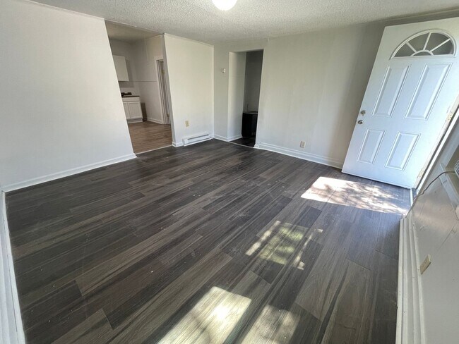 Foto del edificio - 2 bedroom bungalow in convenient Hillsboro...