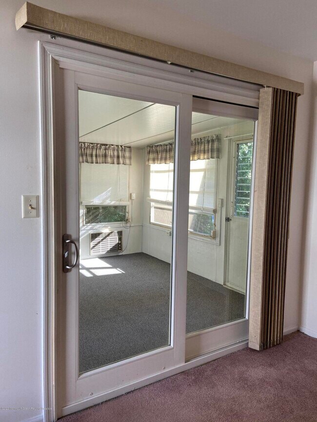 Foto del edificio - 142 Everest Dr S