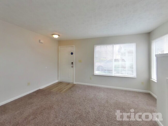 Building Photo - 569 Stobus Dr