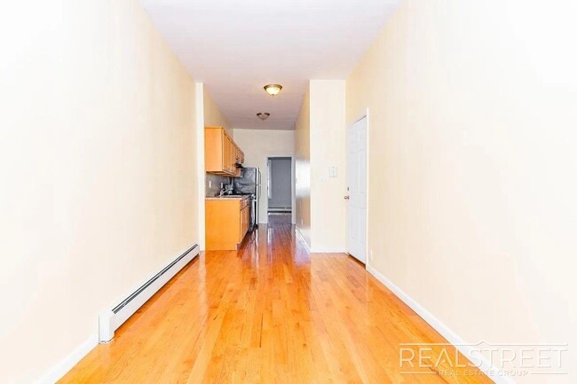 Building Photo - ? Spacious 2 Bedroom Apartment in Bushwick ?