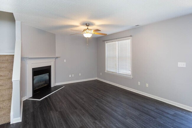Foto del edificio - Updated End Unit Townhome in East Raleigh