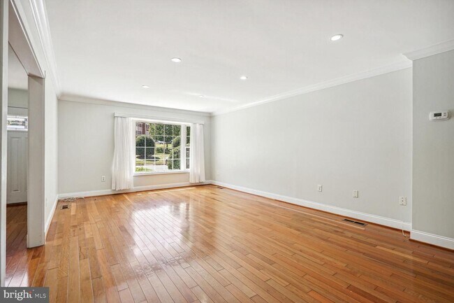 Building Photo - 8528 Raglan Rd