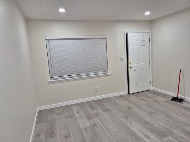 Building Photo - 2904 N 1st St