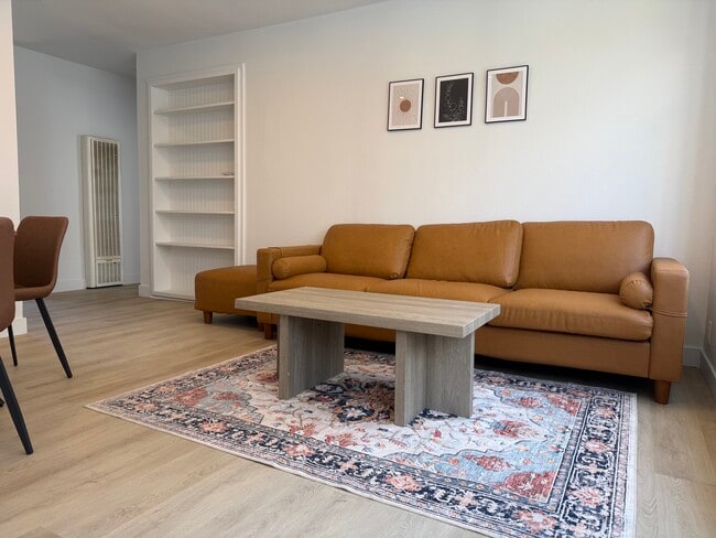 Building Photo - 478 S San Vicente Blvd