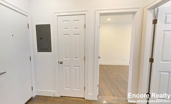 Building Photo - 11 Queensberry St