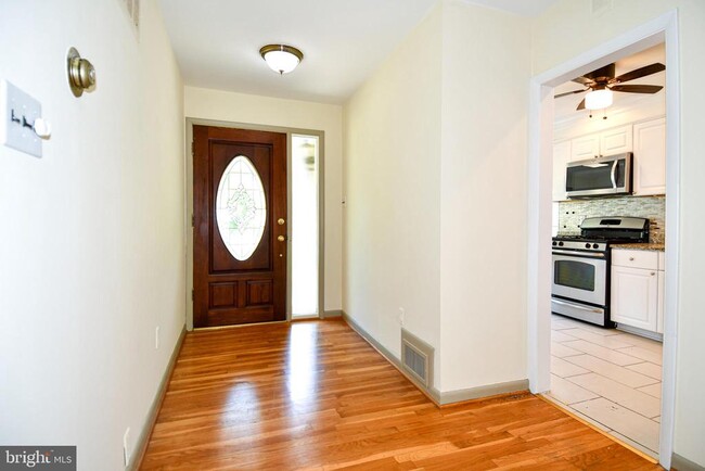 Foto del edificio - 4842 Randolph Dr