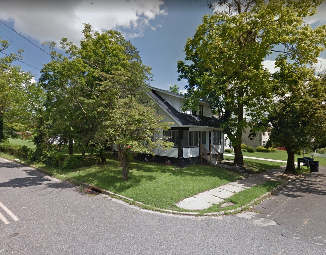 Primary Photo - 335 Spruce St
