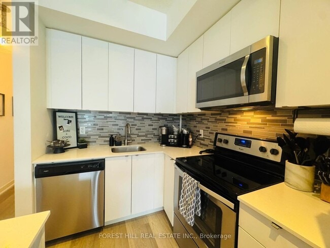 Building Photo - 5260 Dundas St