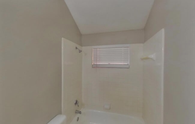 Building Photo - Inviting 3-Bedroom Home with Lush Garden & Natural Light