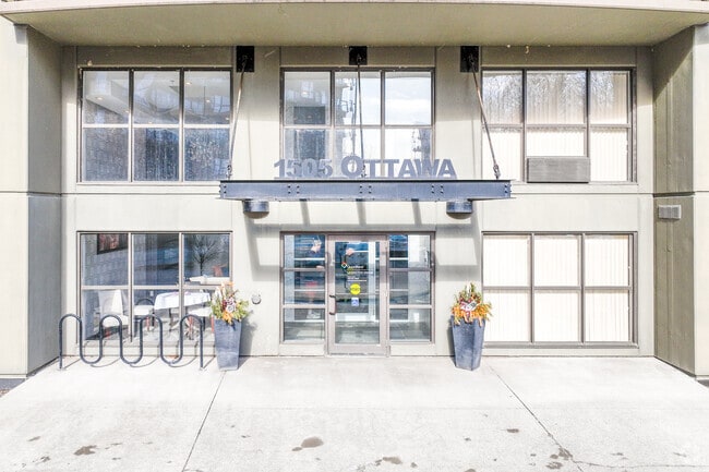 Entrance - Lexington Grand