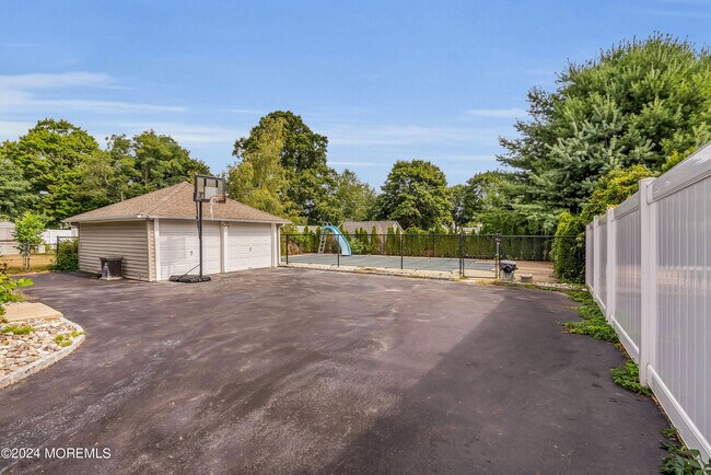 Building Photo - 308 Monmouth Rd