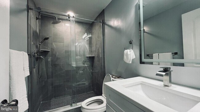Building Photo - 10 Curtis Estates