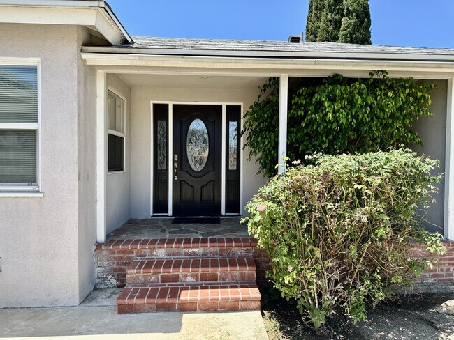 Building Photo - 6441 Baird Ave