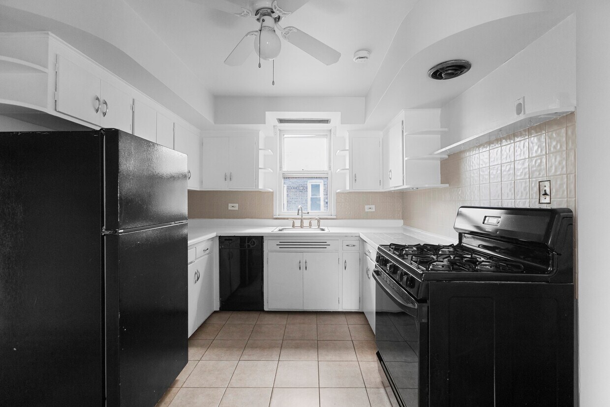 Primary Photo - 1456 W Irving Park Rd