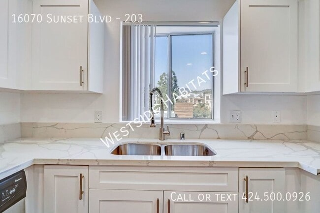 Building Photo - 16070 W Sunset Blvd