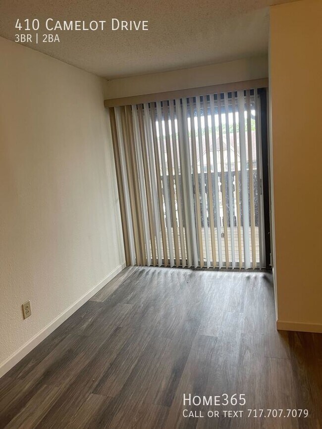 Building Photo - Beautiful Single-Family Condominium - Read...