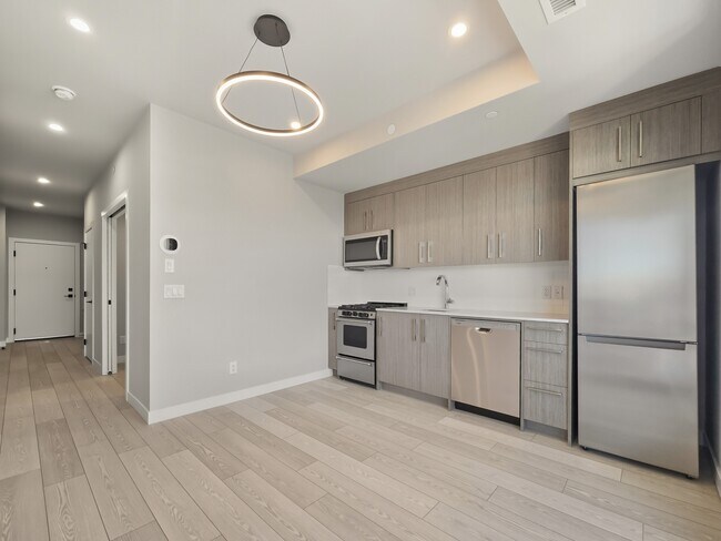 Photo du bâtiment - 110-18A 18a St NW