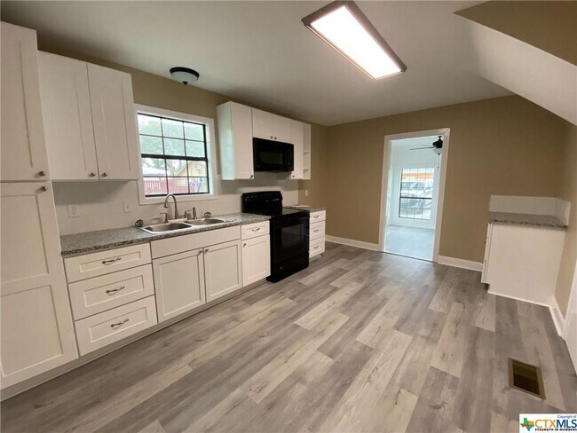 Building Photo - 4802 Country Ln