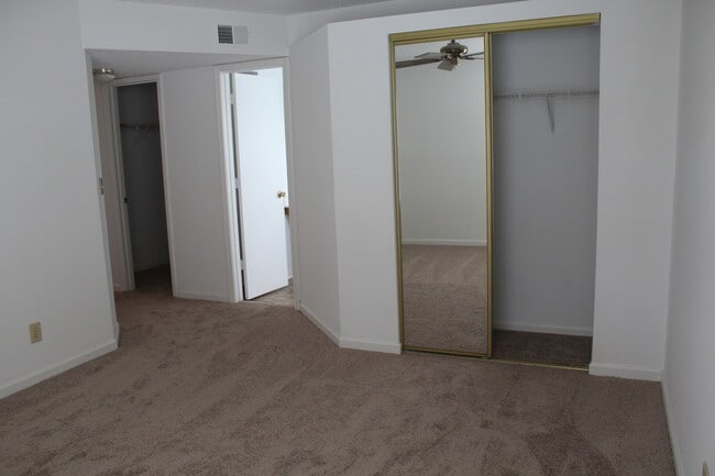 Building Photo - 2225 Huntingdon Dr