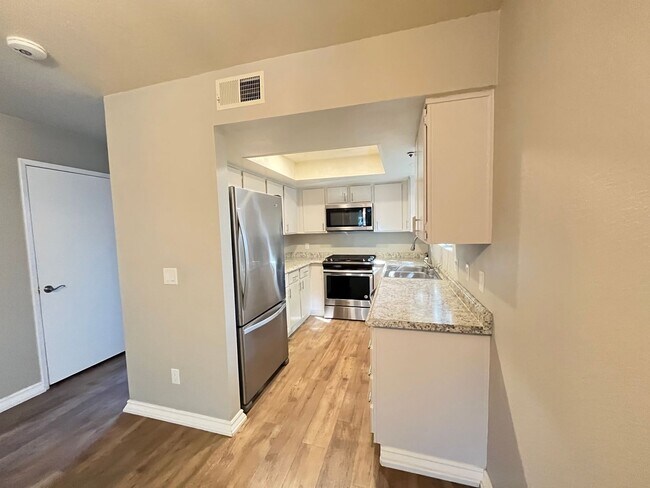 Foto del edificio - Woodbridge Condos! Near Meadow Park - Near...