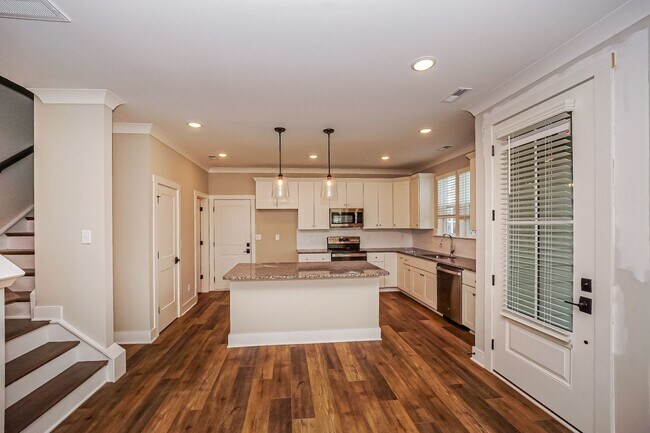 Foto del edificio - Brand New End-Unit Townhome | 3 BR/2.5BA | 1-Car Garage | Near Downtown Mooresville