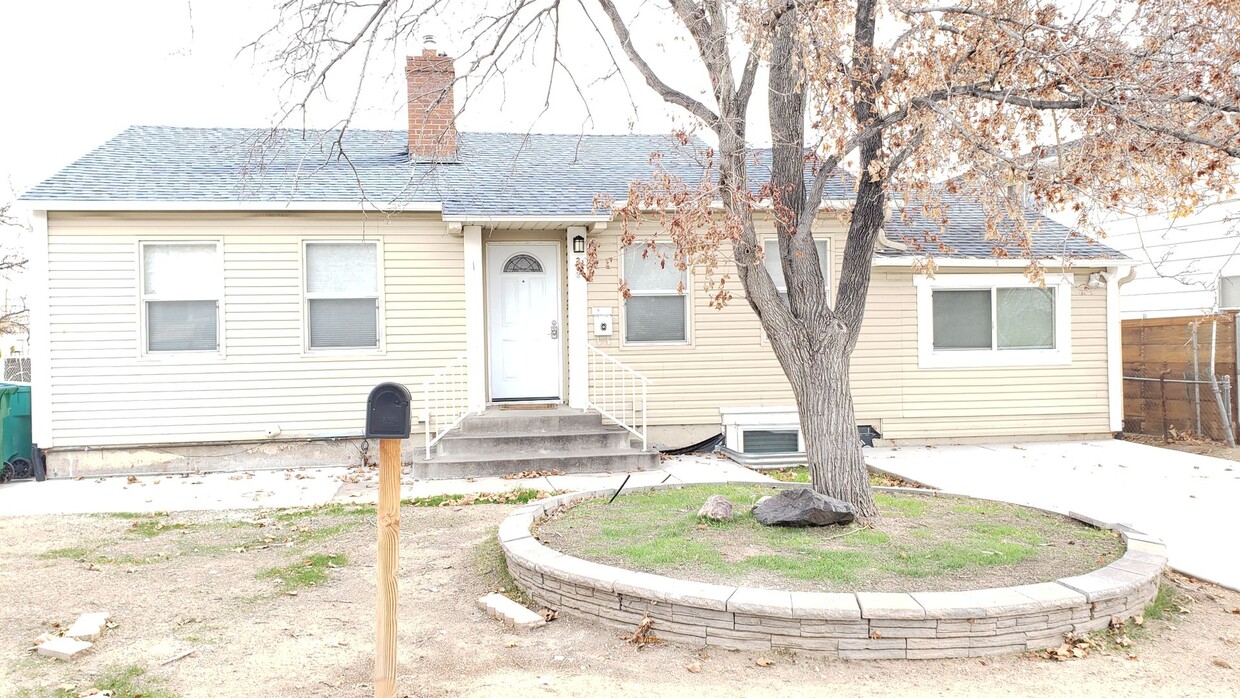 Foto principal - Refurbished Dorm Styled Home Near UNR