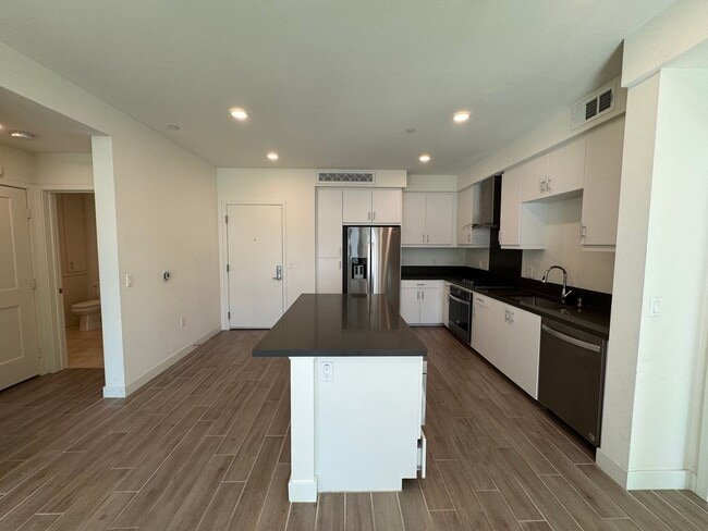 Foto del edificio - Stunning 2Bd/2Ba Condo in Heart of Irvine!