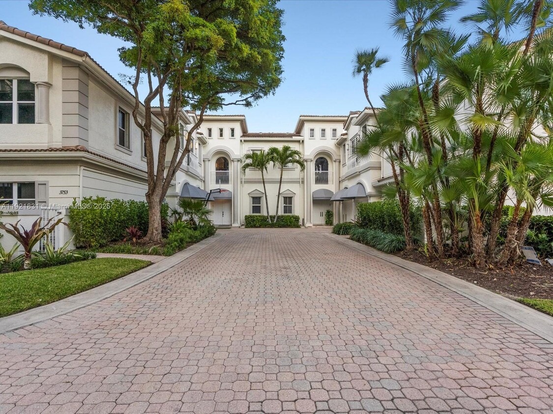 Foto principal - 3753 NE 214th St