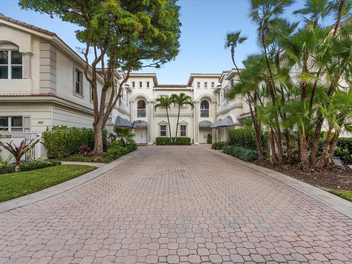 Primary Photo - 3753 NE 214th St