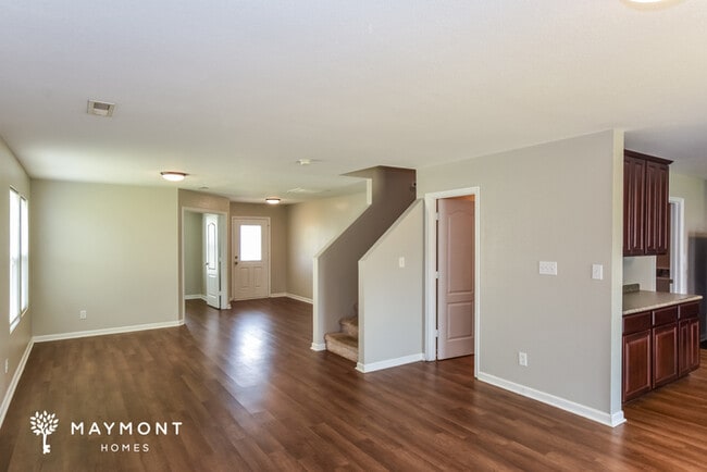 Building Photo - 146 Farmington Dr