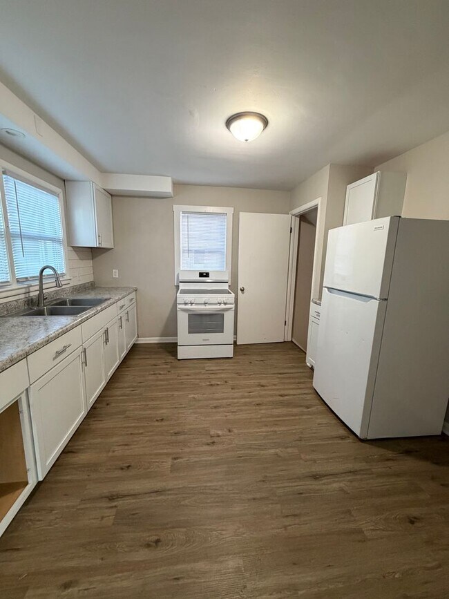 Foto del edificio - 3803 10th Ave Pl