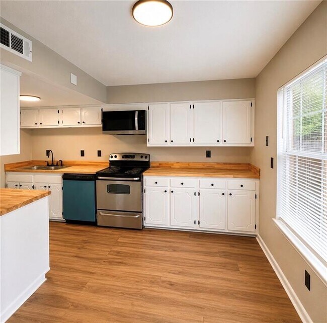 Foto del edificio - 3254 Strawberry Ln