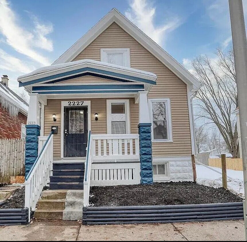 Primary Photo - 2227 W Cherry St