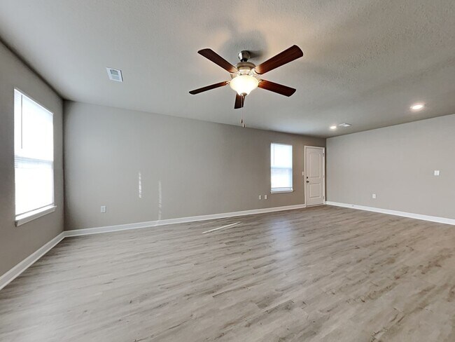 Foto del edificio - 103 SW Rose St