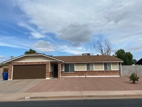 Building Photo - 3514 E Diamond Ave