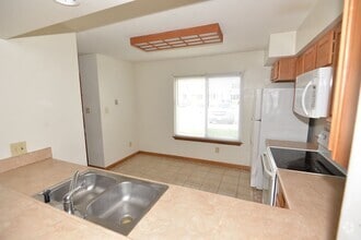 Building Photo - 3921 Lantana Pl