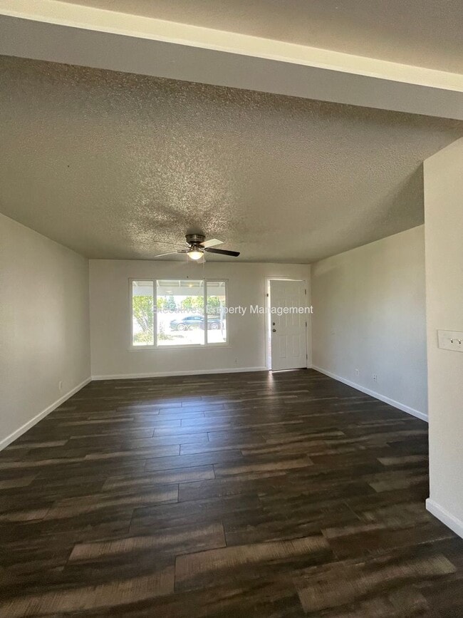 Foto del edificio - 3200 Virginia St