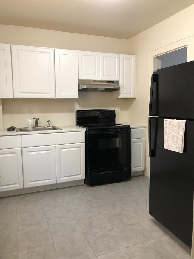 Kitchen - 243 Van Ness St