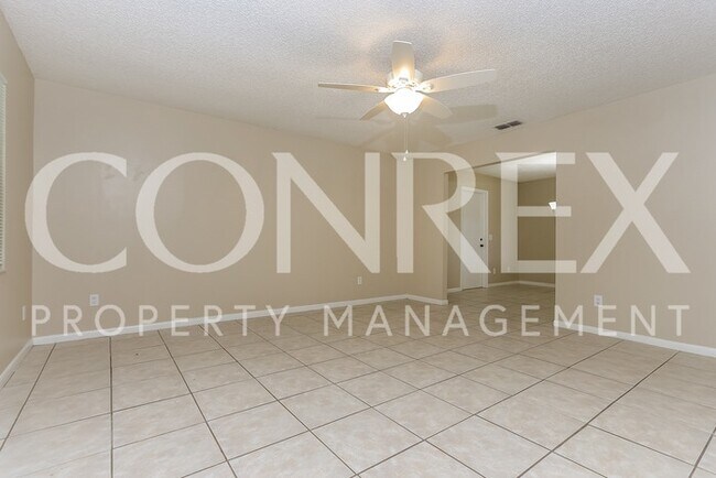 Foto del edificio - This Home Has It All!