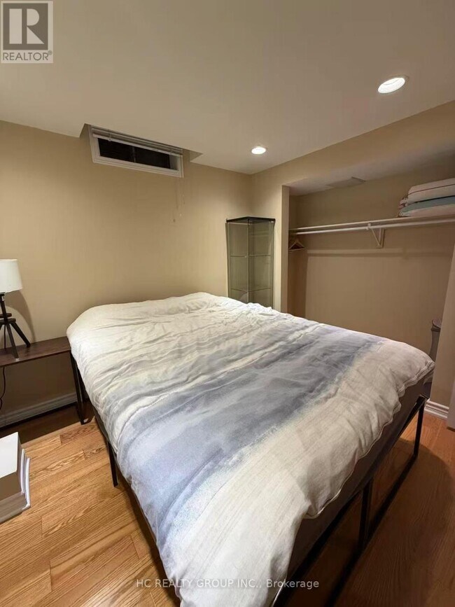 Photo du bâtiment - 4650 Crosswinds Dr