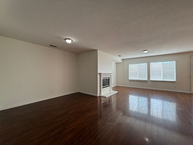 Building Photo - 39201 Jacob Dr