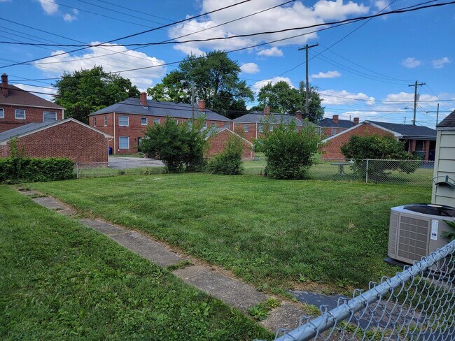 Building Photo - 594 Chatham Rd