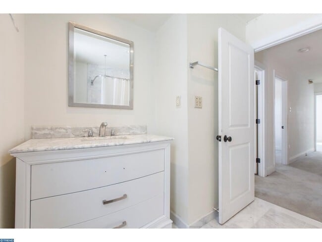 Building Photo - Beautifully Renovated 4 Bedroom, 1.5 Bath ...