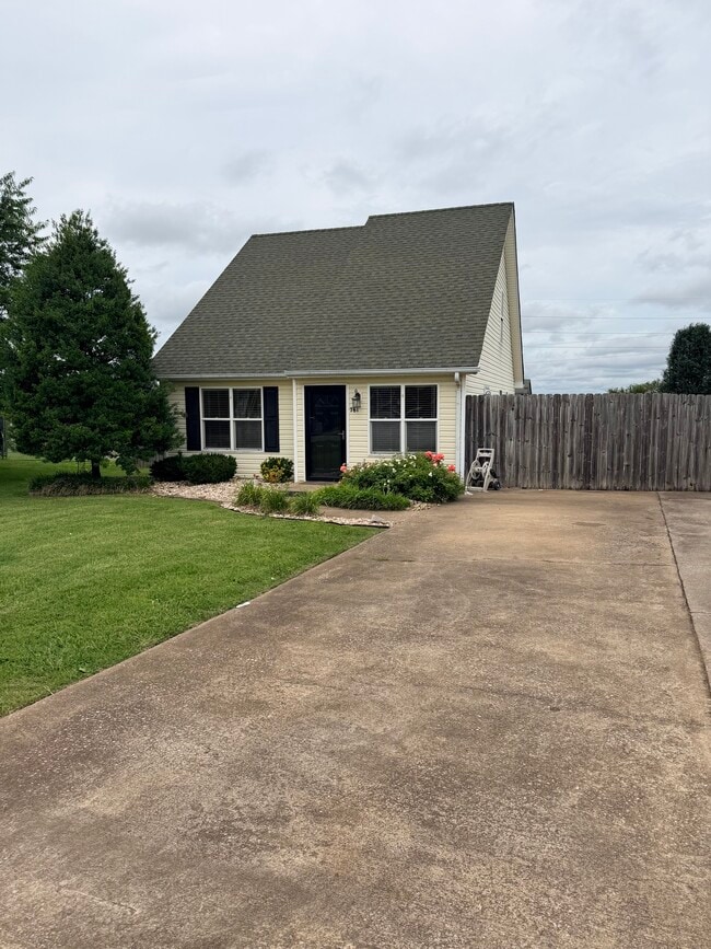 Building Photo - 761 Jennings Ct