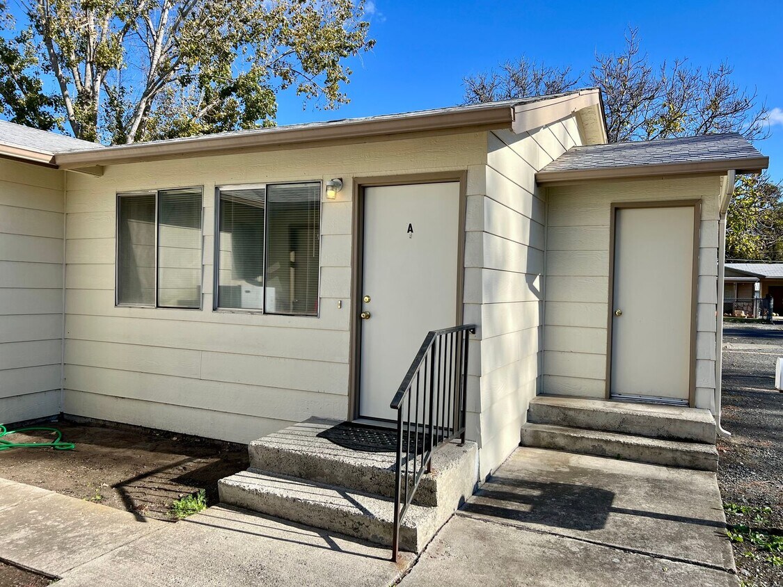 Foto principal - Spacious 2 Bedroom, 1.5 Bath Triplex in Clarkston